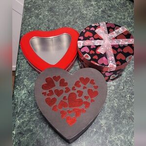 Heart-Shaped Tin Box Set with Red and Black Hearts
